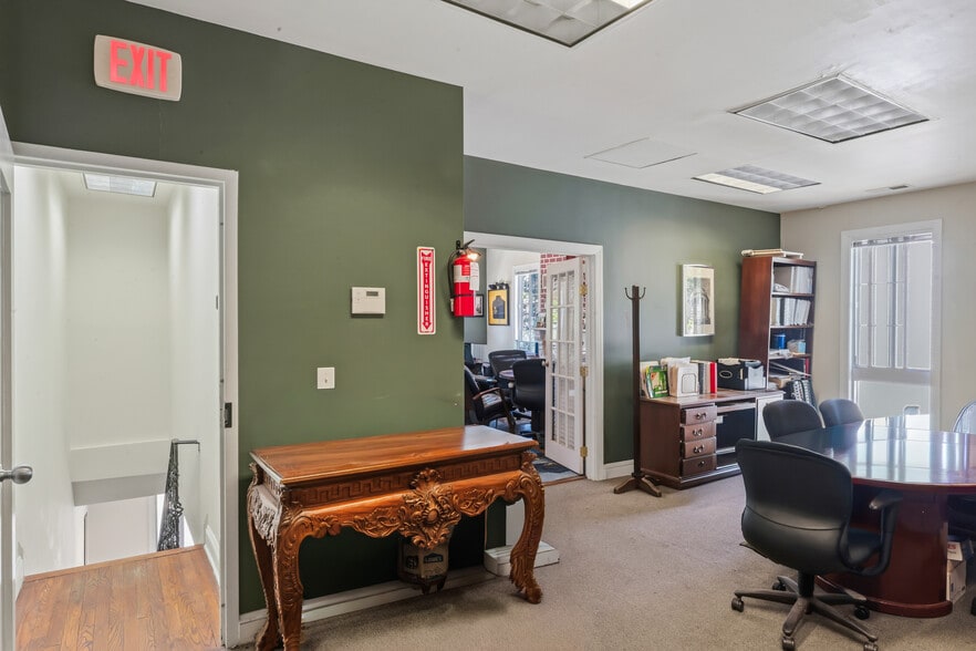 More Photos Of 1512 Marion Barry Ave SE, Washington Office For Sale