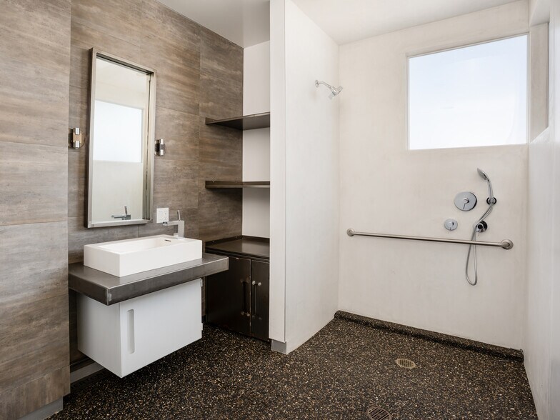 More Photos Of 215-237 California St, El Segundo Loft Creative Space For Sale