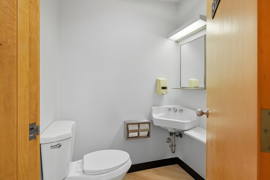 More Photos Of 52 East St, Ludlow General Retail For Lease