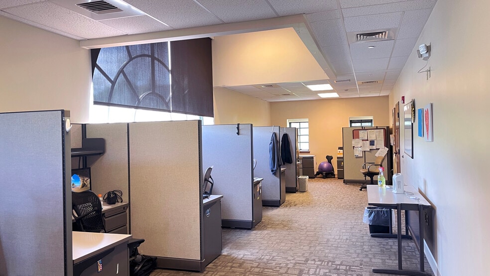 More Photos Of 240 Union Station Plz, Bethlehem Office For Sale