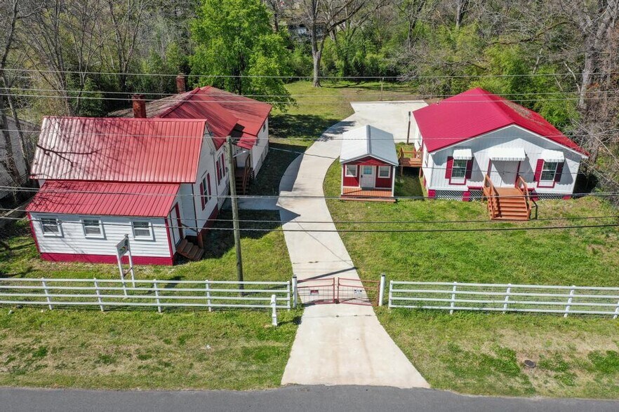 More Photos Of 450 S Oak St, Jackson Storefront Retail Office For Sale