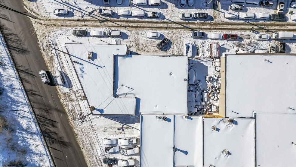 Primary Photo Of 10123 Av De L'hôtel-De-Ville, Montréal Service For Lease