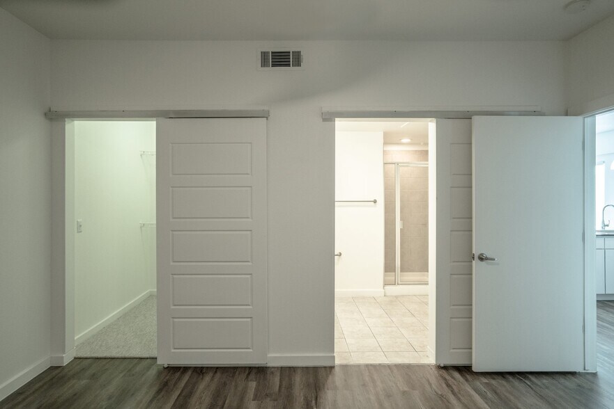 More Photos Of 127 E Riverside Dr, Austin Apartments For Lease