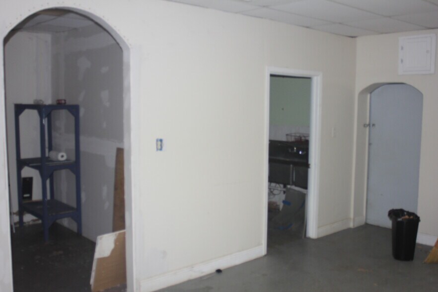 More Photos Of 22745 Highway 16 S, Von Ormy General Retail For Sale