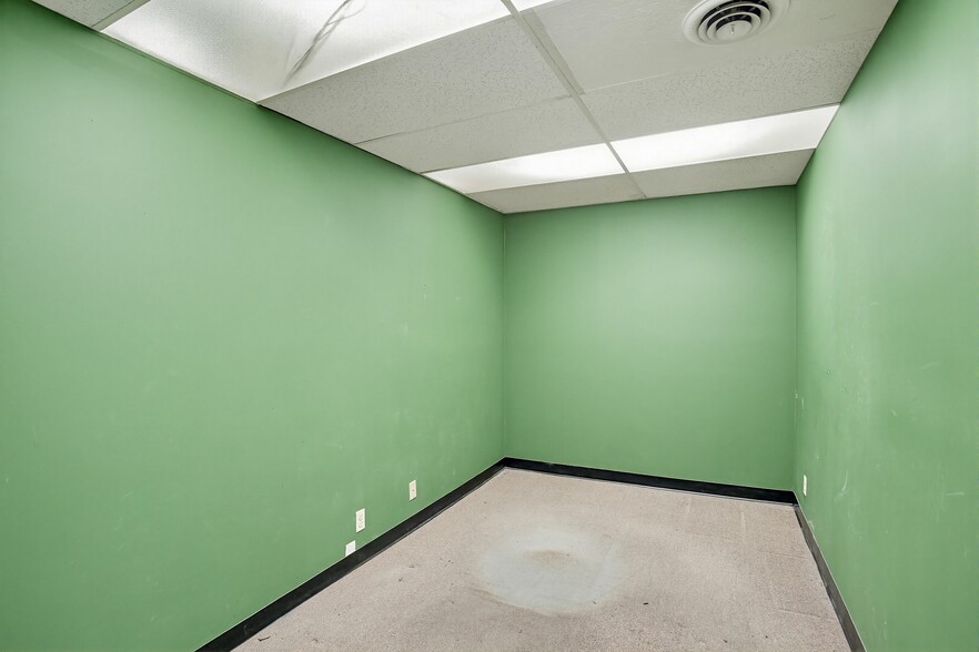 More Photos Of 14 W Saratoga St, Baltimore Office For Sale