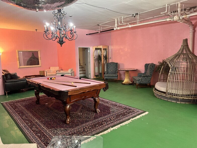 More Photos Of 339 Madison Ave, Memphis Storefront Retail Office For Lease