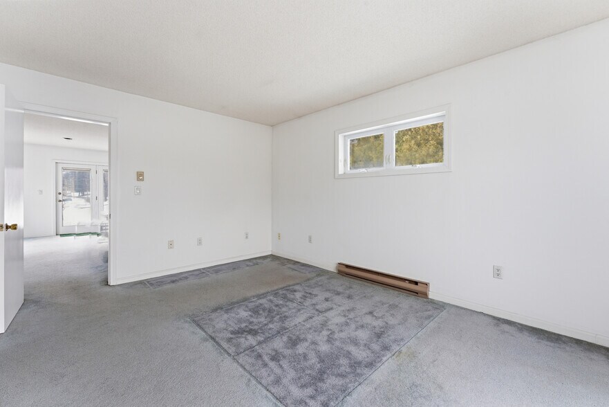 More Photos Of 222 King Ave, Northampton Freestanding For Sale