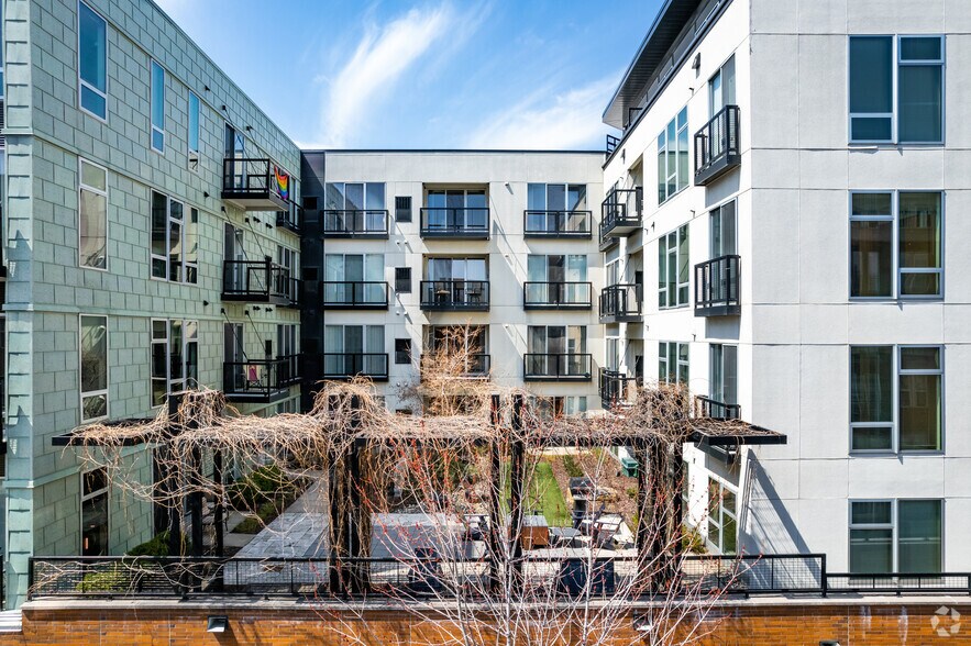 More Photos Of 2922 Aldrich Ave S, Minneapolis Apartments For Lease