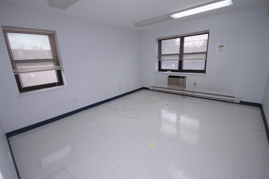 More Photos Of 690 Castleton Ave, Staten Island Apartments For Lease