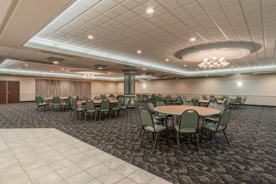 More Photos Of 2305 Sherman St, Wausau General Retail For Sale