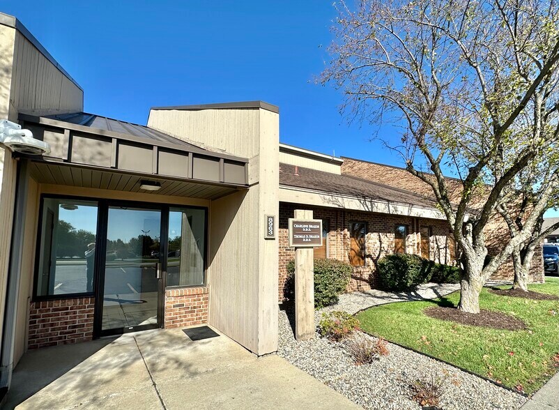 More Photos Of 8949-8979 Broadway, Merrillville Office Residential For Lease