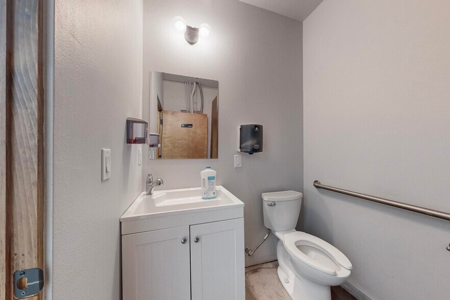 More Photos Of 314 El Pueblo Rd NW, Albuquerque Warehouse For Lease