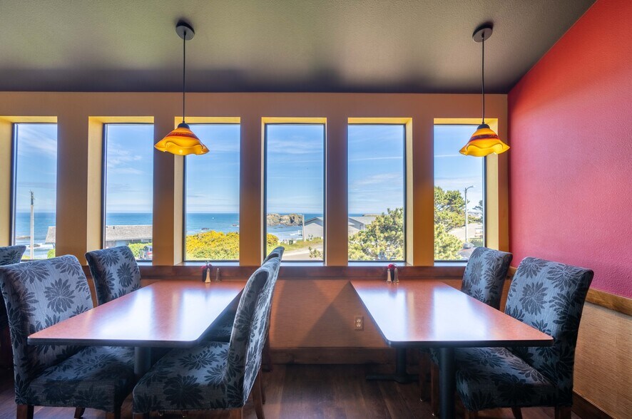 More Photos Of 1695 Beach Loop Drive, Bandon Restaurant For Sale