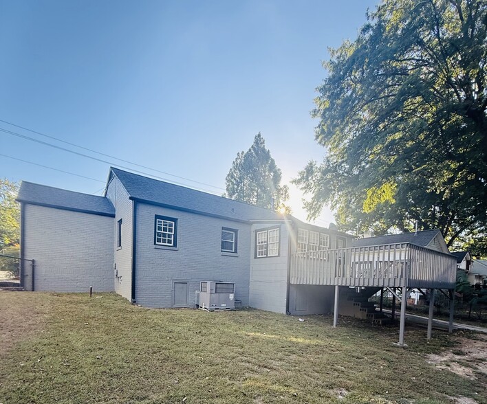 More Photos Of 202 W Chatham St, Apex Office For Sale