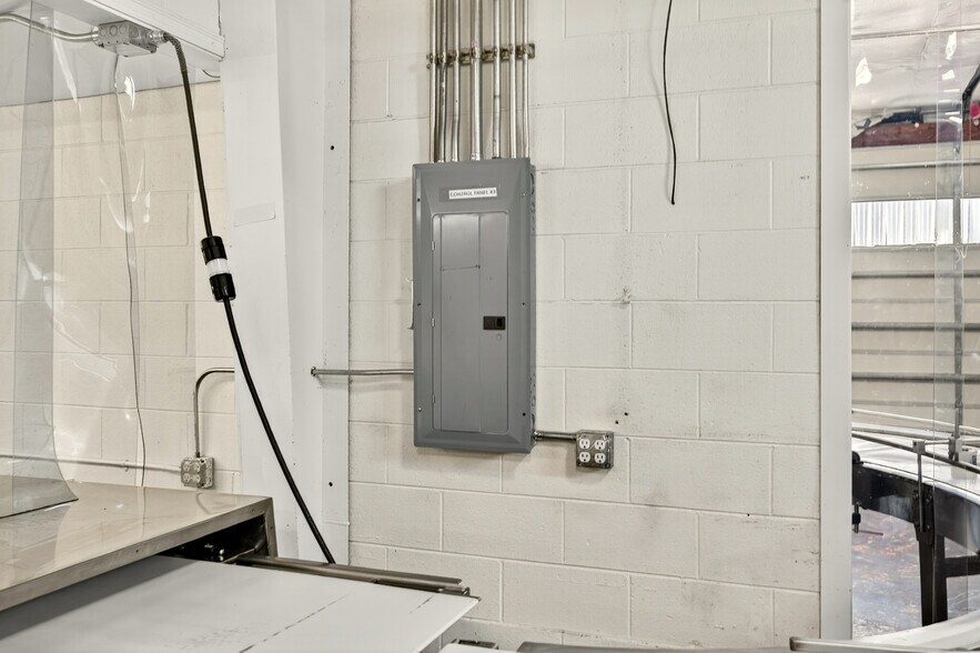 More Photos Of 3100 Merriman Rd, Medford Warehouse For Sale