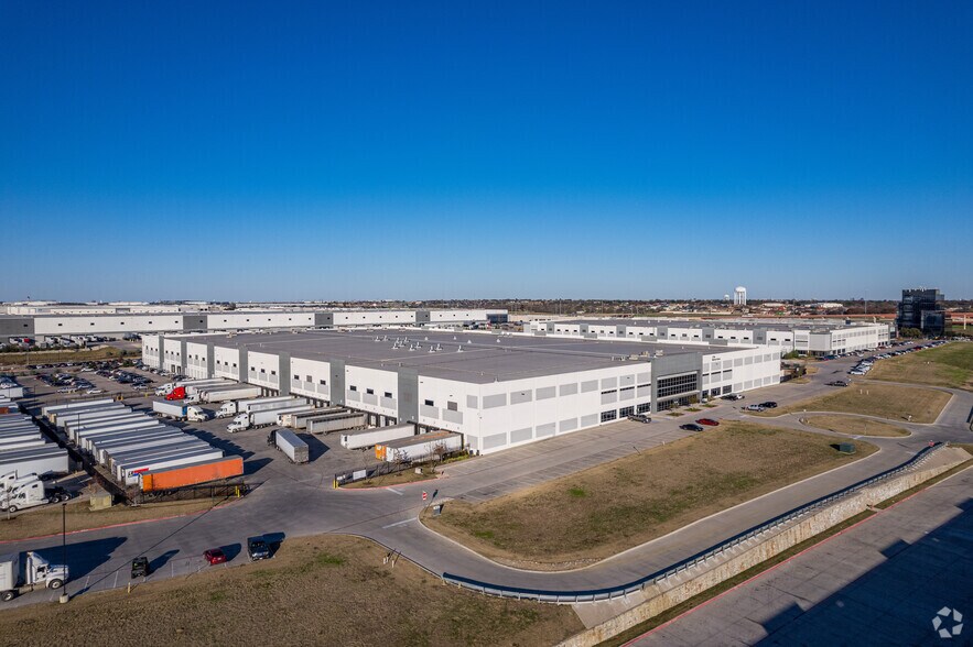 More Photos Of 2700 Market St, Irving Distribution For Lease