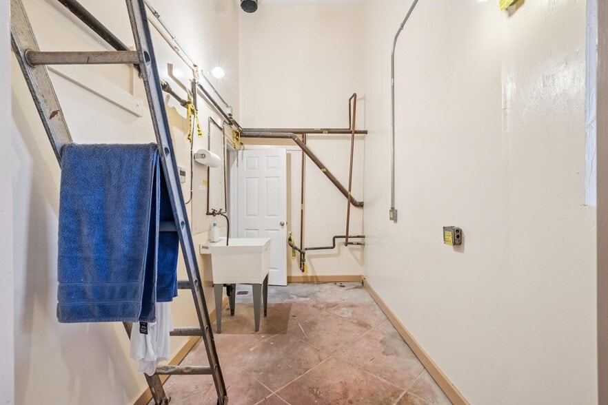 More Photos Of 700 10th Ave, San Francisco General Retail For Sale