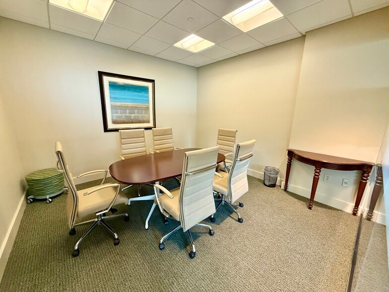 More Photos Of 300 32nd St, Virginia Beach Office For Lease