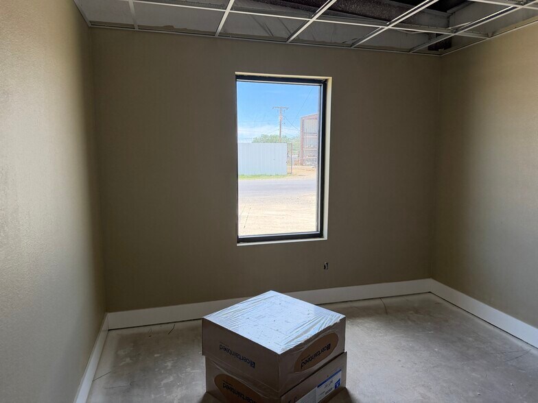 More Photos Of 2012 46th St, Odessa Industrial For Lease