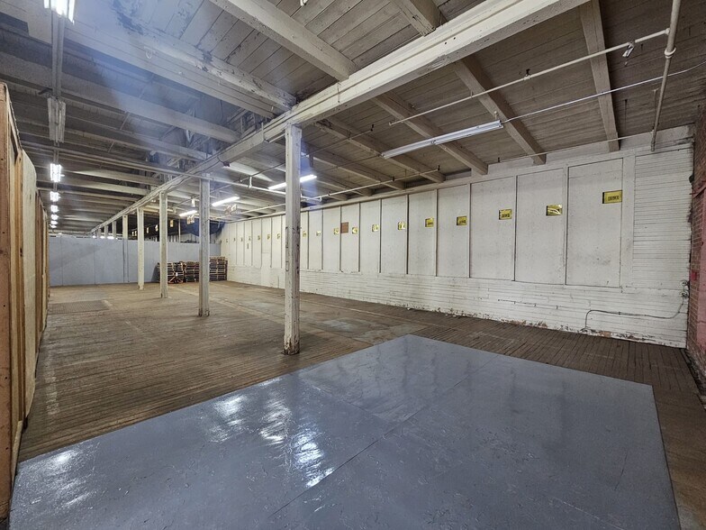 More Photos Of 100 Business St, Hyde Park Unknown For Lease