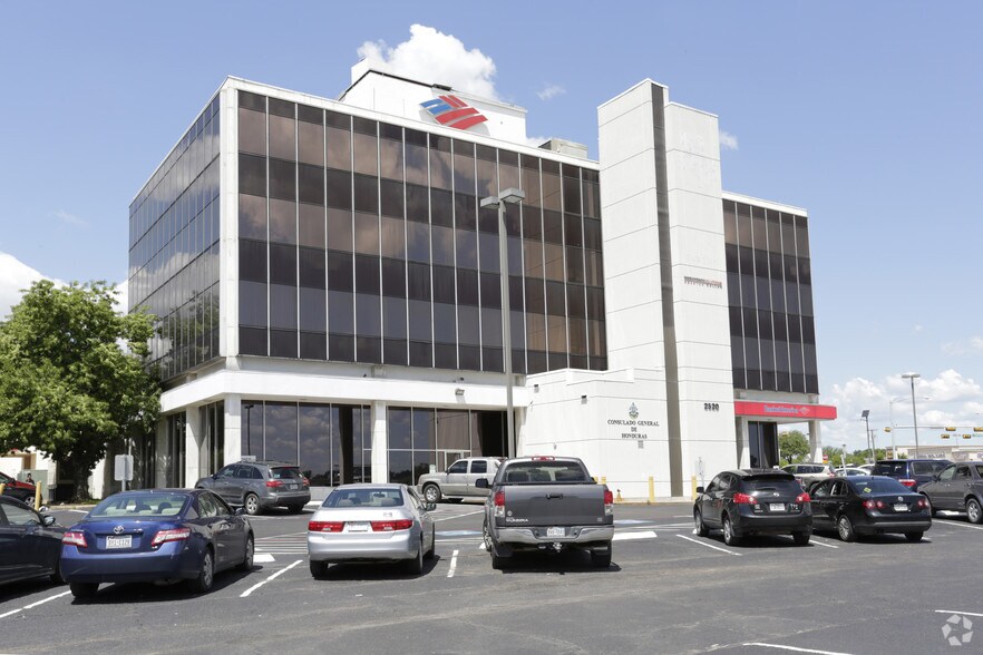 More Photos Of 2520 W Irving Blvd, Irving Office For Lease