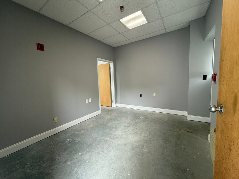 More Photos Of 160 Otis St, Northborough Self Storage For Sale