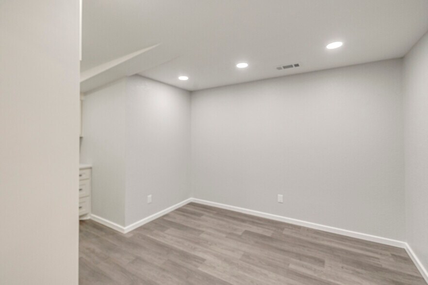 More Photos Of 5268/5450 N FM 866, Odessa Warehouse For Sale