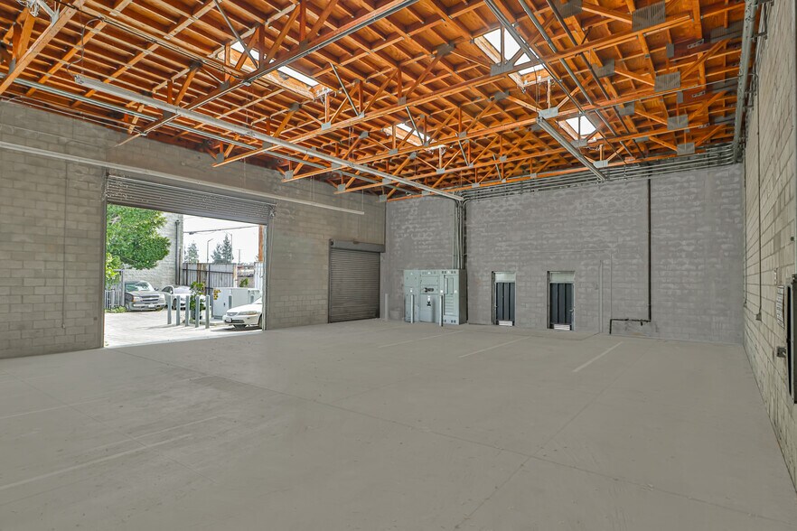 More Photos Of 12039 Branford St, Sun Valley Manufacturing For Lease