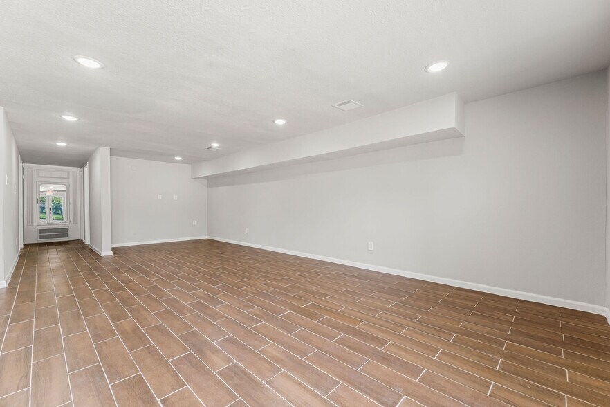 More Photos Of 6640 W Montgomery Rd, Houston Office For Sale