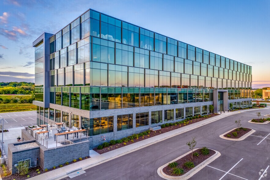 More Photos Of 17335 Golf Pkwy, Brookfield Office For Lease