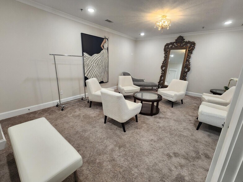 More Photos Of 232 Bordeaux Dr, Thomson Specialty For Sale