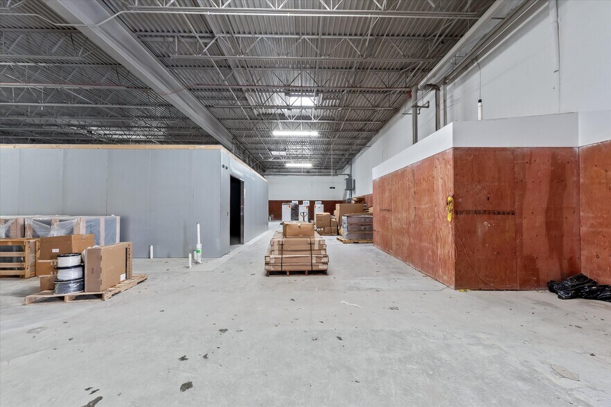 More Photos Of 2651 S Rochester Rd, Rochester Hills General Retail For Lease