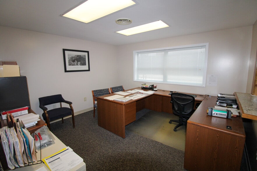 More Photos Of 7350 IL-111, South Roxana Specialty For Sale