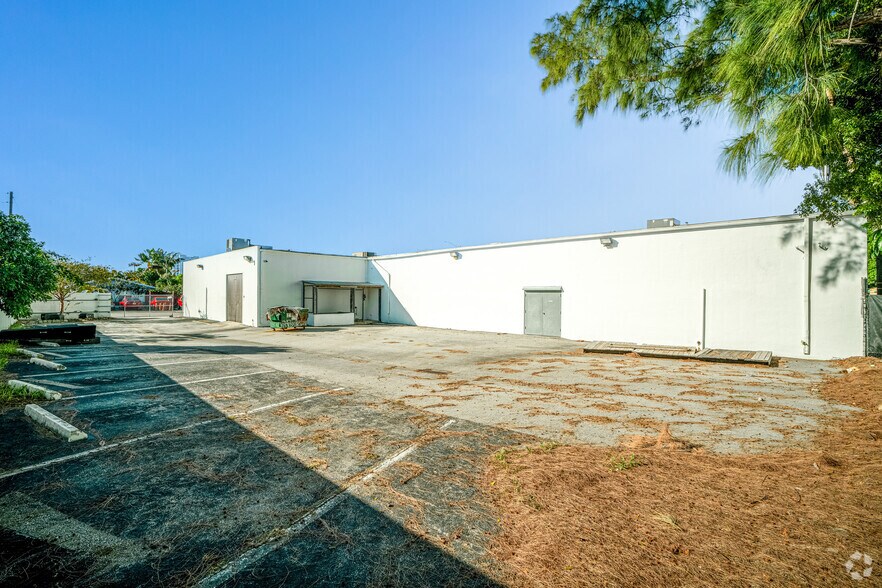 More Photos Of 1880 S Federal Hwy, Fort Lauderdale Auto Dealership For Lease