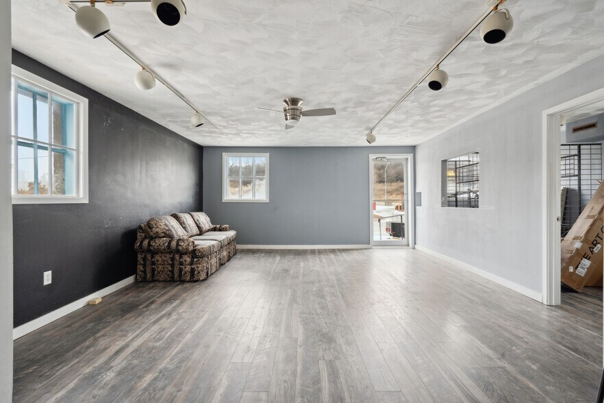 More Photos Of 1001 Short St, Decorah Auto Dealership For Sale