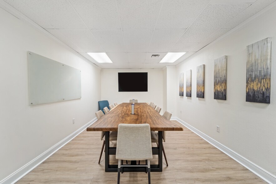 More Photos Of 2005 Pan Am Cir, Tampa Coworking Space