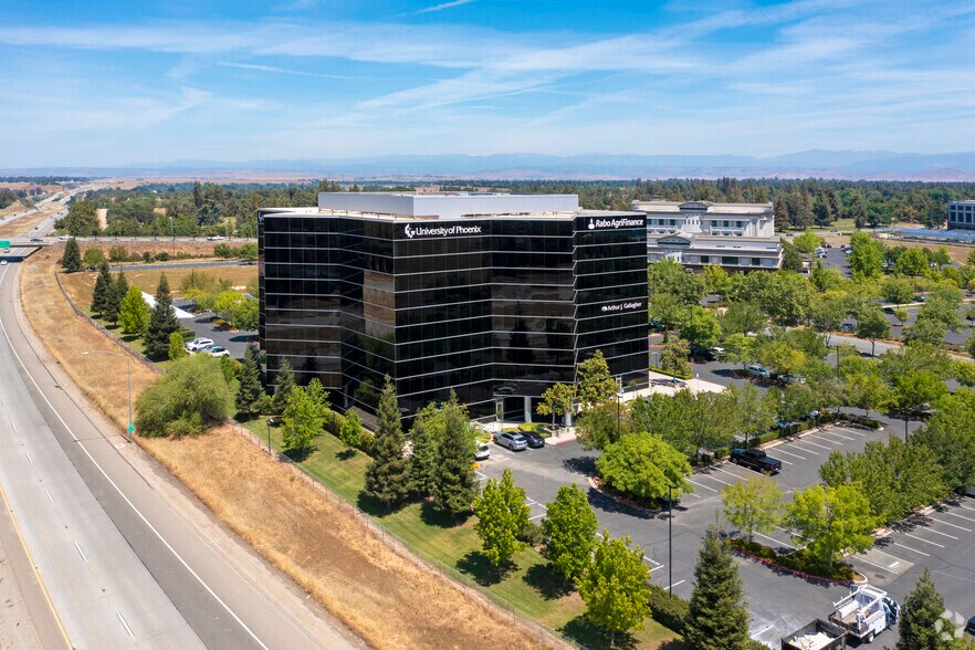 More Photos Of 45 E River Park Pl W, Fresno Office Residential For Lease