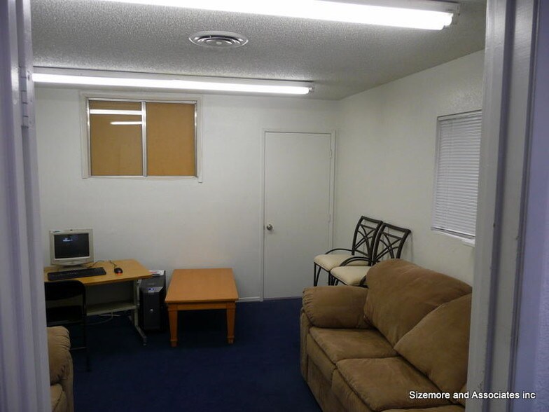 More Photos Of 6211 Ross Ave, Carmichael Flex For Sale