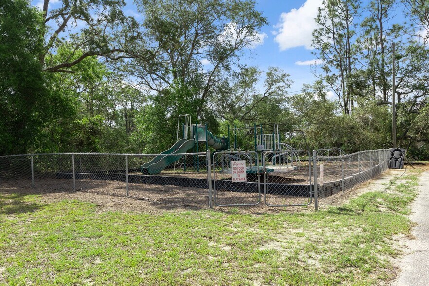 More Photos Of 15464 Cortez Blvd, Brooksville Unknown For Lease
