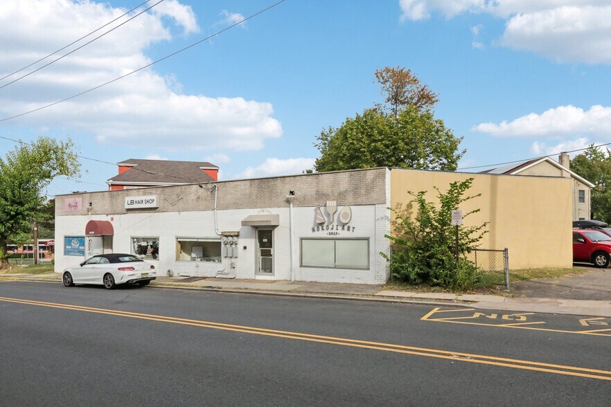 More Photos Of 825-829 Rt-5, Ridgefield General Retail For Sale