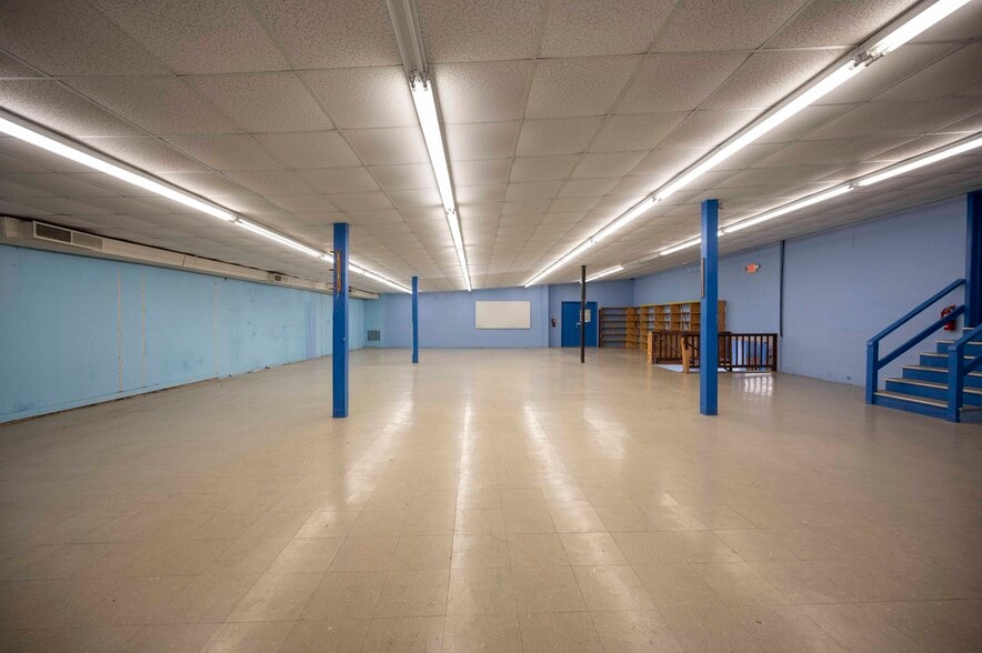More Photos Of 659 N Main St, Woodstock Mixed Retail For Sale