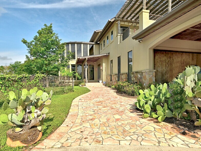 More Photos Of 610 Crystal Creek Dr, Austin Specialty For Sale