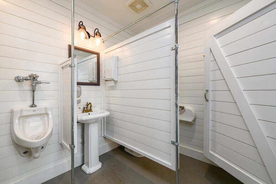 More Photos Of 1526 Highway 255 N, Sautee Nacoochee Hotel For Sale