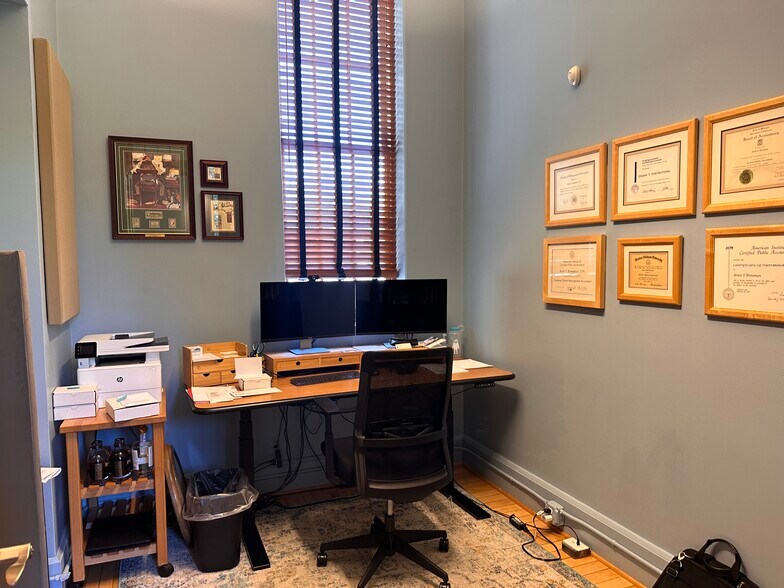 More Photos Of 830 Cottageview Dr, Traverse City Loft Creative Space For Sale