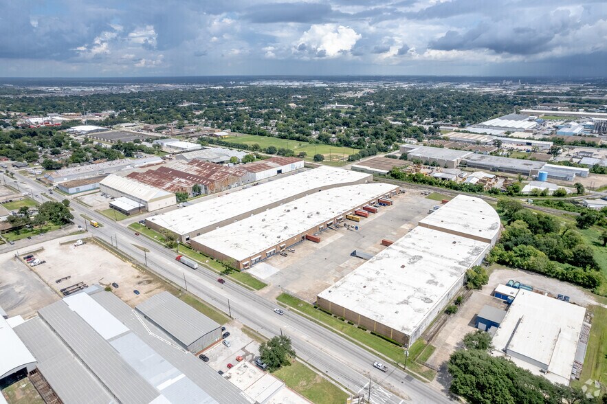 More Photos Of 1020-1060 Lockwood Dr, Houston Unknown For Lease