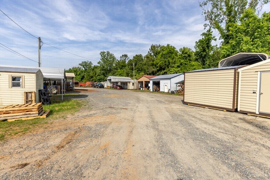 More Photos Of 1111 S Martin Luther King Jr Blvd, Americus Freestanding For Sale