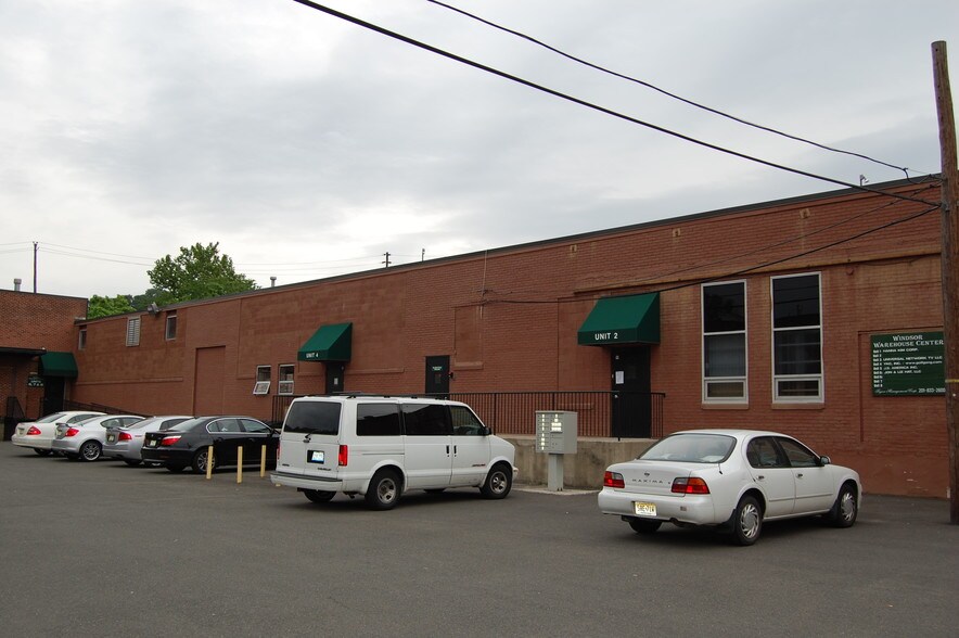 More Photos Of 1 Broad Ave, Fairview Warehouse For Lease