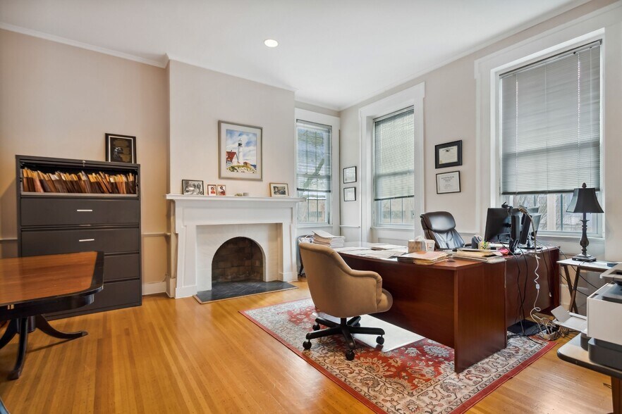 More Photos Of 27 Elm St, New Haven Office Residential For Lease