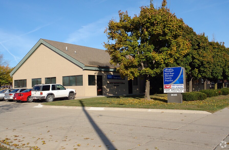 Primary Photo Of 30205 Schoenherr Rd, Warren Medical For Lease