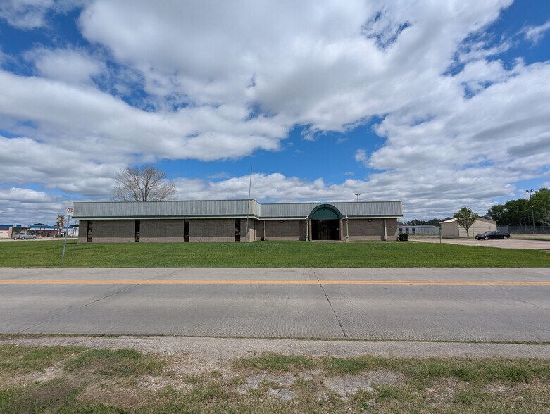 More Photos Of 6095 College St, Beaumont Office For Sale